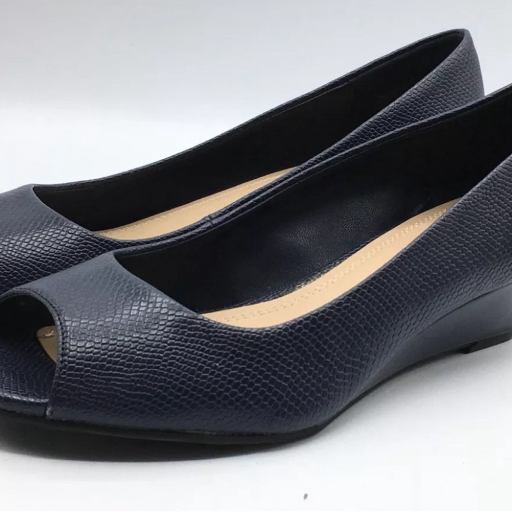 NEW!! Charter Club Camii Womens 2"
Wedge Blue Size 8.5 M
